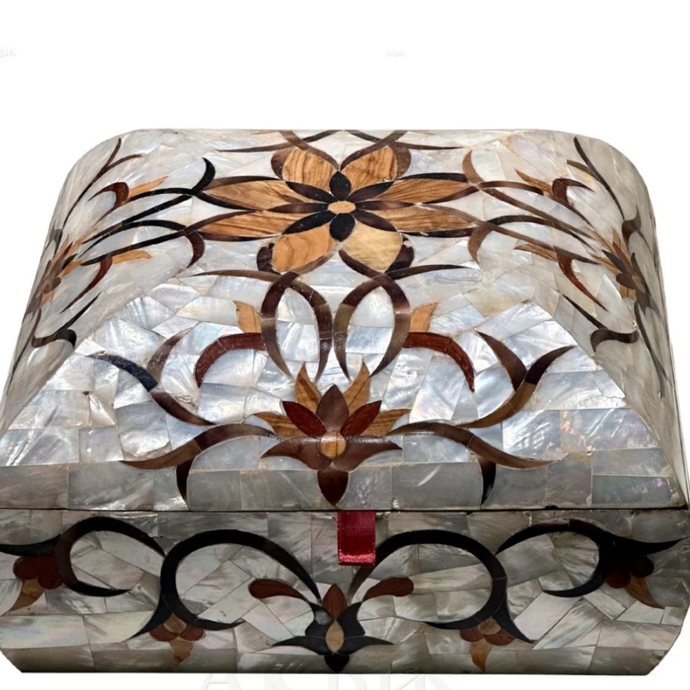 Mystery Jewelry Box Vtg to NOW UNSORTED UNTESTED UNSEEDED UNSEARCHED